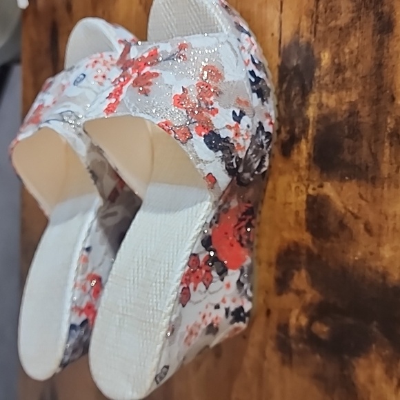 Red printed Patteren Thick Side Water proff Thick Bottom Wedge Sandles Vaction - Picture 2 of 5